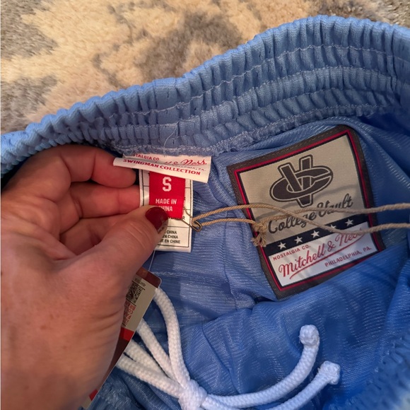 MITCHELL & NESS NCAA SHORTS NORTH CAROLINA TARHEELS 1983 BLUE - Picture 3 of 4